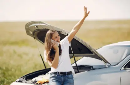 Yolda Kaldığınızda Ne Yapmalısınız? Güvenli Yol Yardım Rehberi
